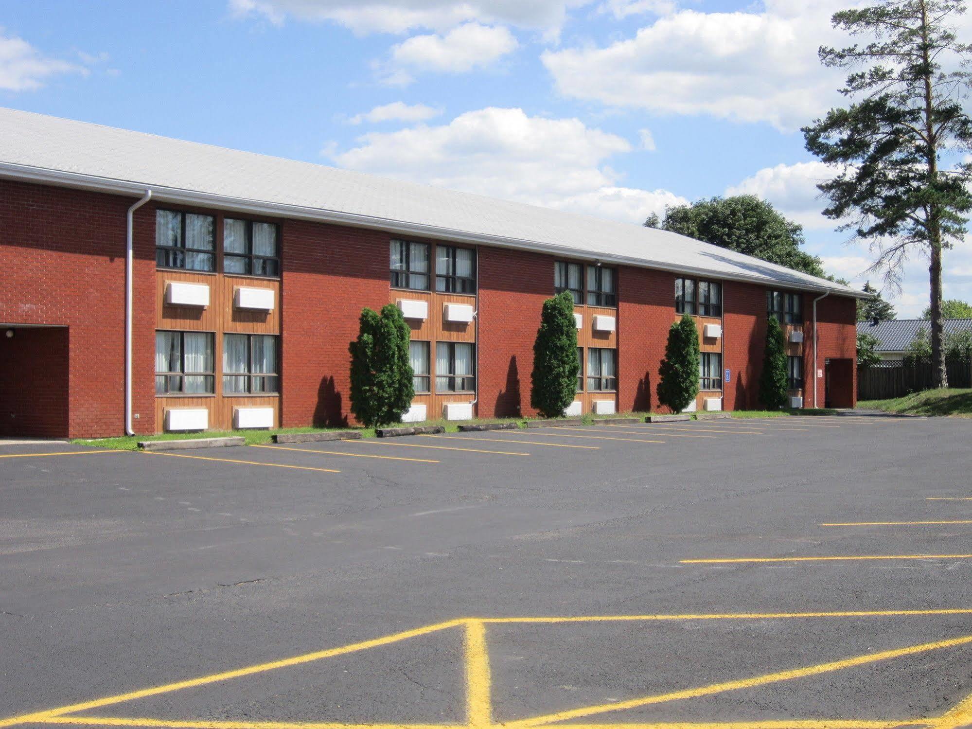Red Pine Inn & Conference Centre Alliston Exterior foto
