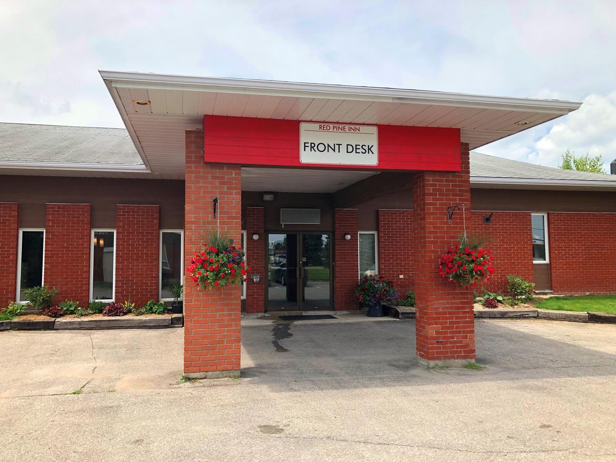 Red Pine Inn & Conference Centre Alliston Exterior foto